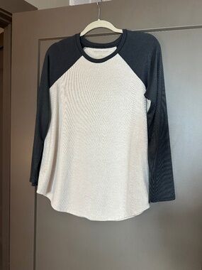 American Eagle Super Soft Long Sleeve Baseball Tee Size S White/Gray